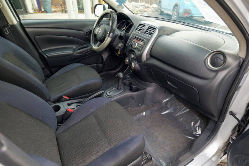 2012 Nissan Versa 1.6 SV