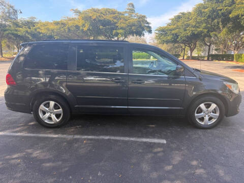 2011 Volkswagen Routan SE