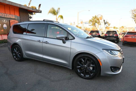 2020 Chrysler Pacifica Hybrid Limited Red S