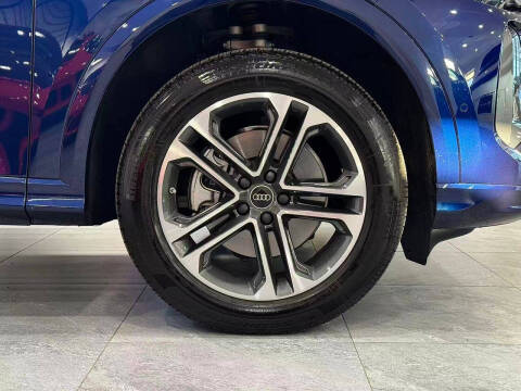 2025 Audi Q5 quattro Premium TFSI