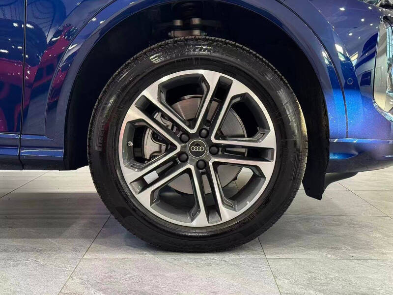 2025 Audi Q5 quattro Premium TFSI