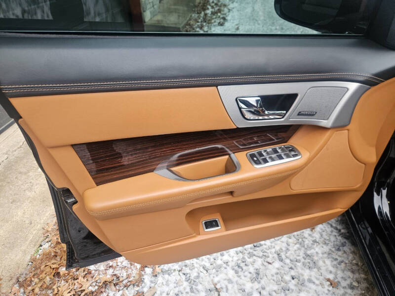 2015 Jaguar XF 3.0 Sport