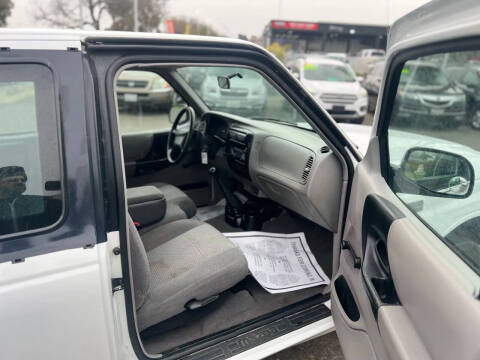 2000 Mazda B-Series B3000 SE