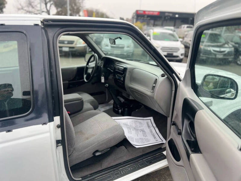 2000 Mazda B-Series B3000 SE