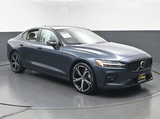 2024 Volvo S60 B5 Ultimate Dark Theme