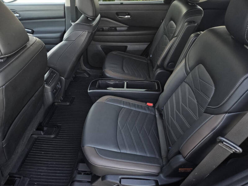 2024 Nissan Pathfinder Platinum