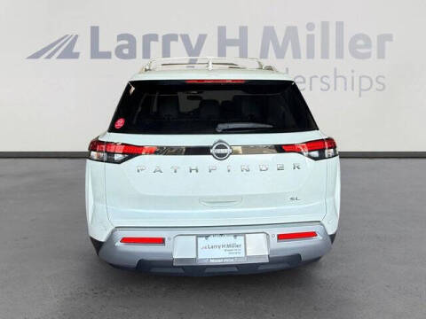 2022 Nissan Pathfinder SL