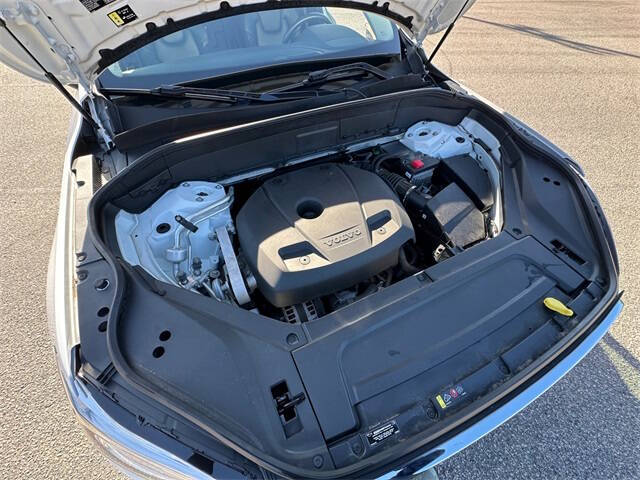 2021 Volvo XC90 T6 Momentum 7-Passenger