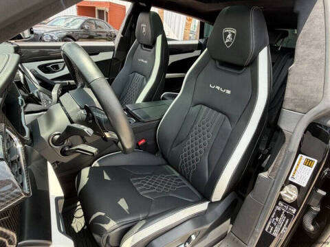 2023 Lamborghini Urus S