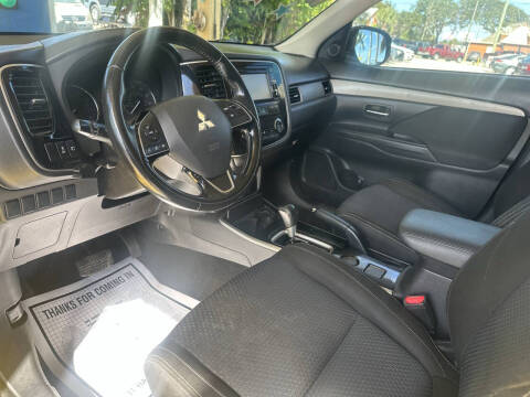 2017 Mitsubishi Outlander ES