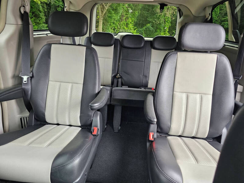 2010 Chrysler Town and Country Touring Plus