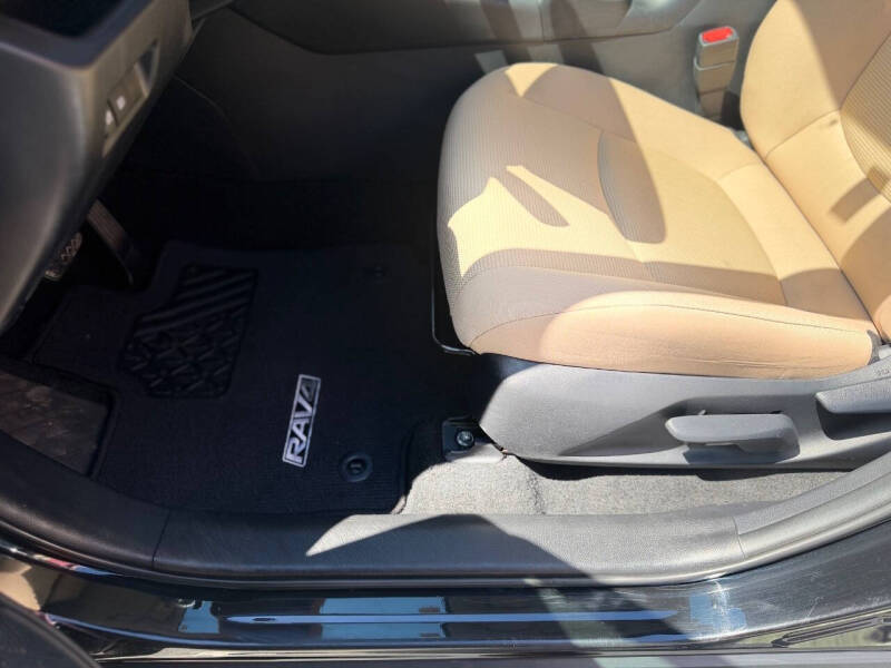 2021 Toyota RAV4 LE