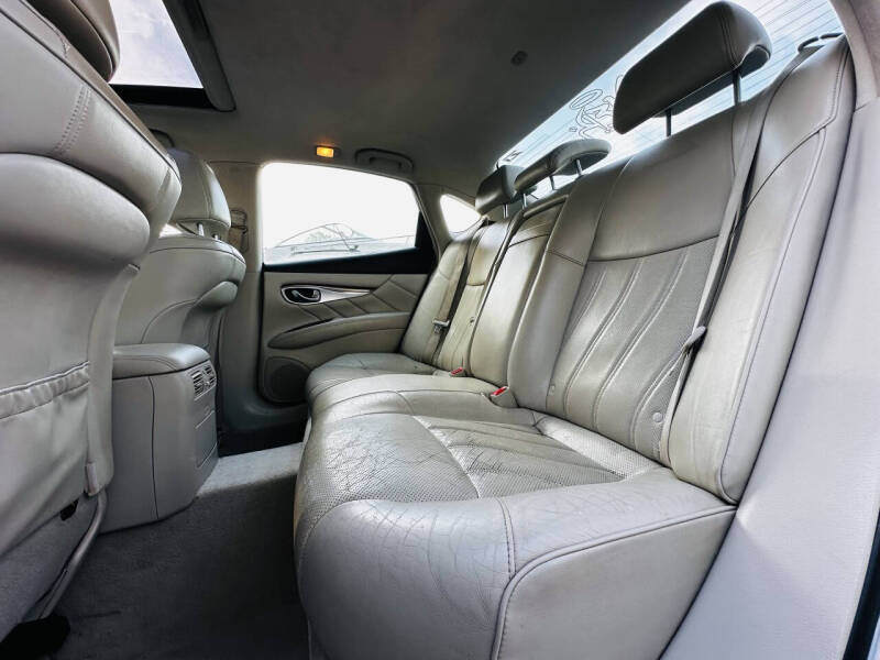 2011 Infiniti M56