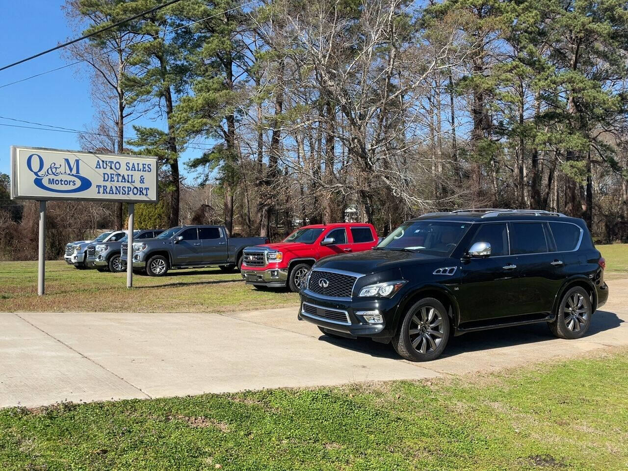 2017 INFINITI QX80 for sale at Q & M Motors in Flowood, MS