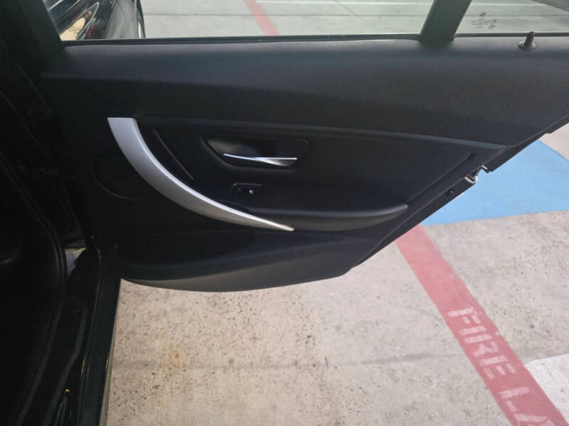 2013 BMW 3 Series 320i