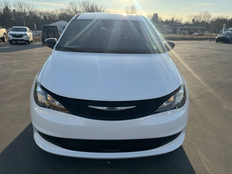 2025 Chrysler Voyager LX