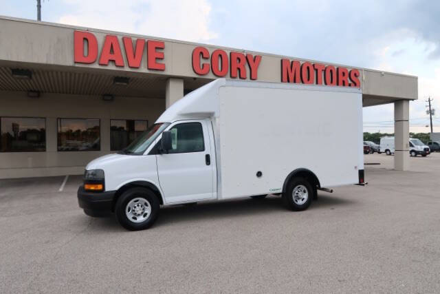 2022 Chevrolet Express Cutaway Base's photo