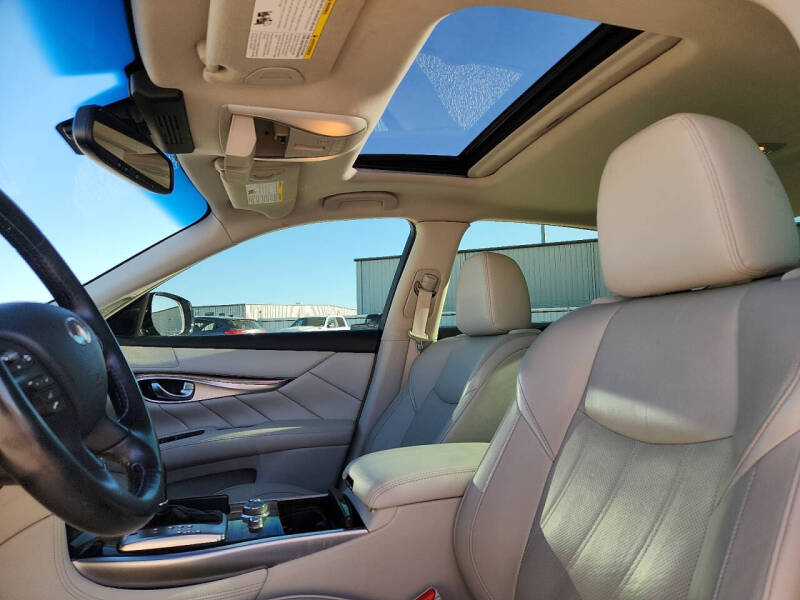 2017 Infiniti Q70L 3.7