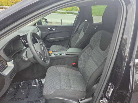 2023 Volvo XC60 B5 Core