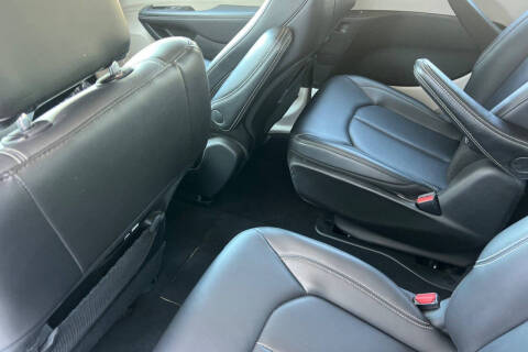 2024 Chrysler Pacifica Plug-In Hybrid Select