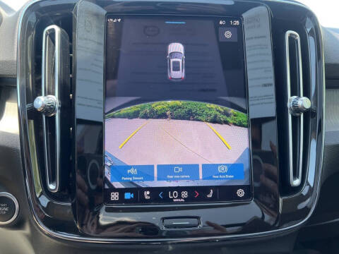 2023 Volvo XC40 B5 Plus Dark Theme