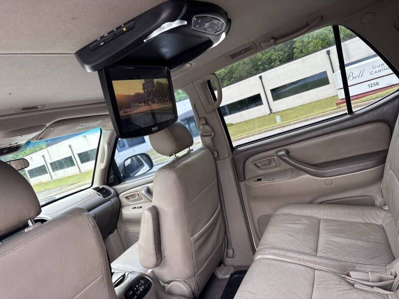2005 Toyota Sequoia SR5