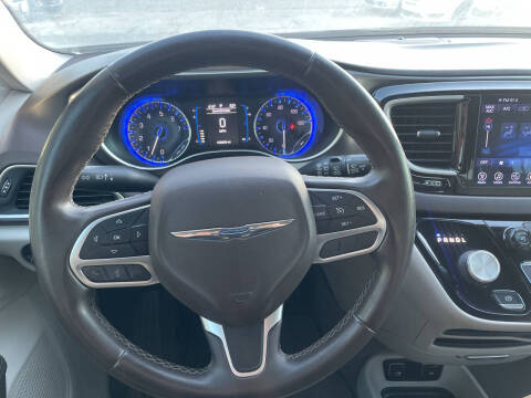 2017 Chrysler Pacifica Touring-L