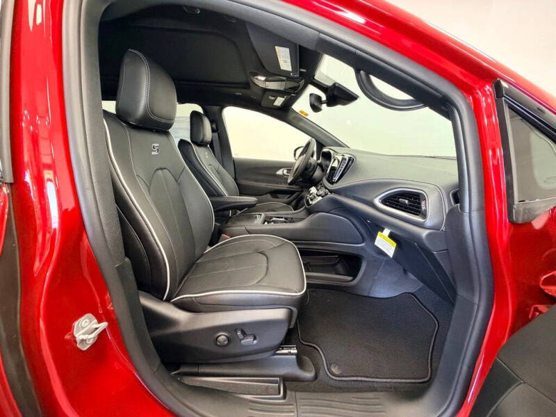 2027 Chrysler Pacifica Limited