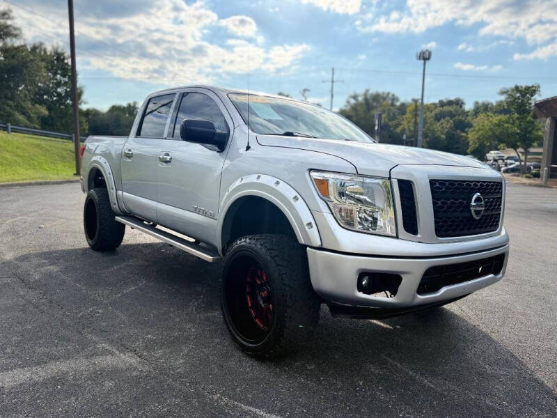 2018 Nissan Titan S's photo