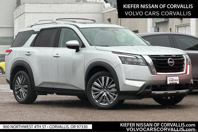 2025 Nissan Pathfinder SL