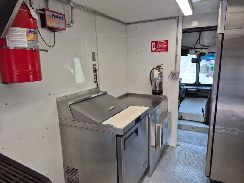 2001 Freightliner MT55 Chassis