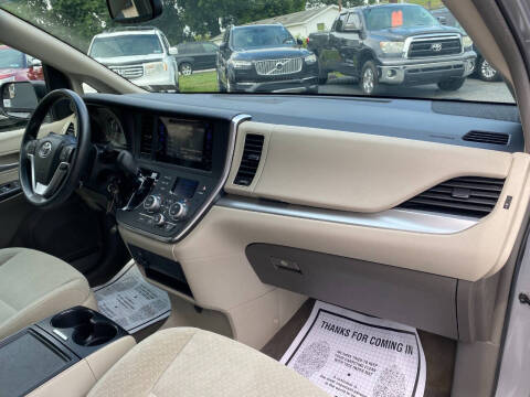2017 Toyota Sienna LE 8-Passenger
