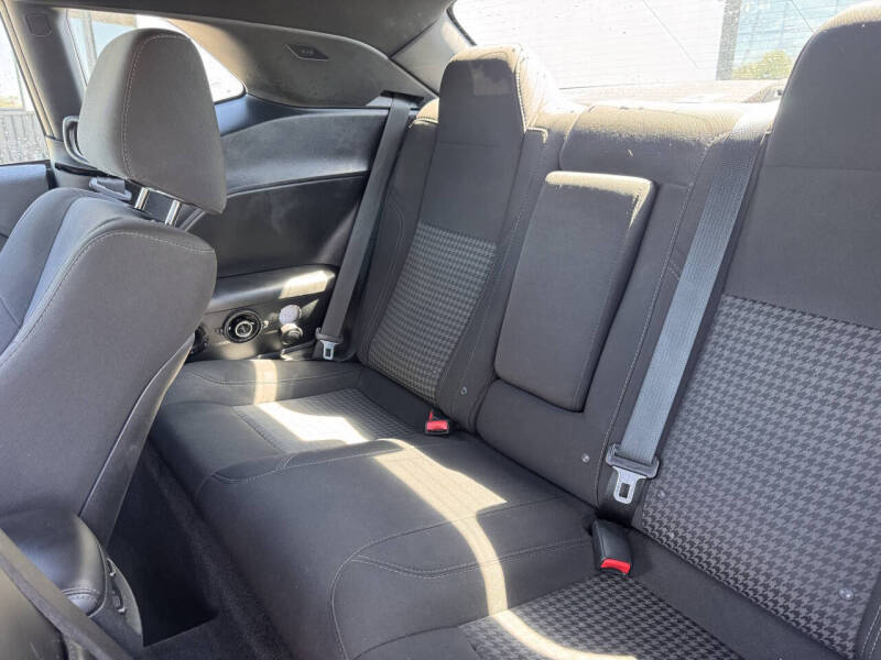 2016 Dodge Challenger SXT