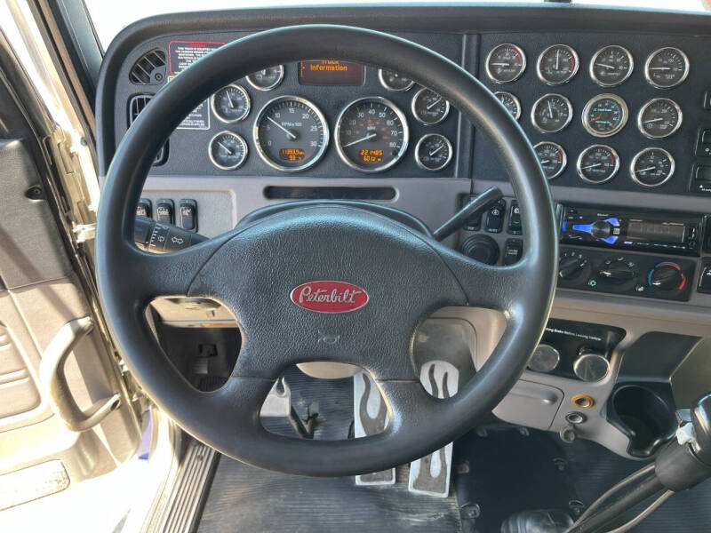2015 Peterbilt 389