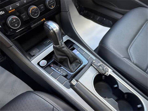 2020 Volkswagen Passat R-Line