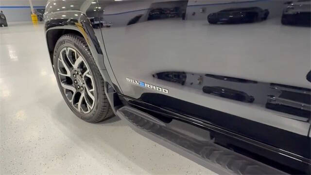 2025 Chevrolet Silverado EV RST