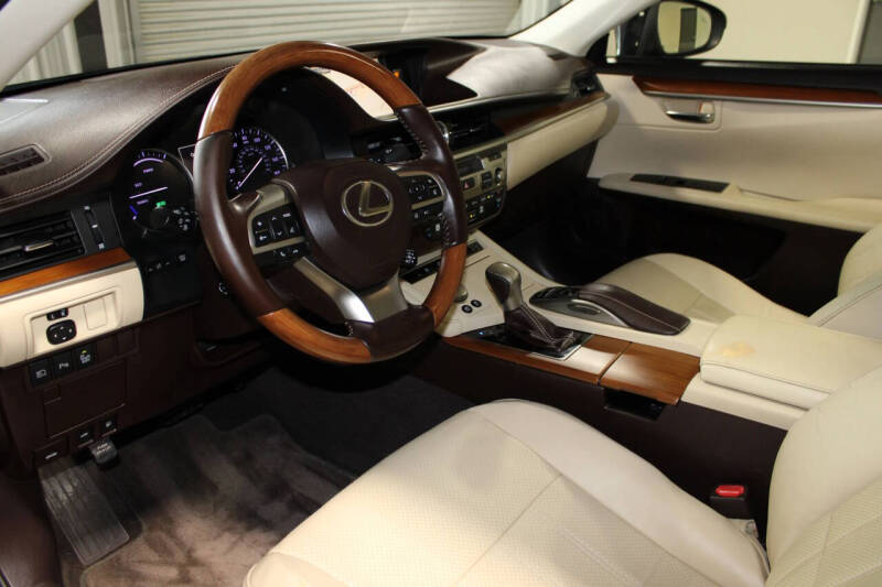 2016 Lexus ES 300h