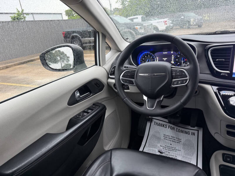 2023 Chrysler Pacifica Touring L