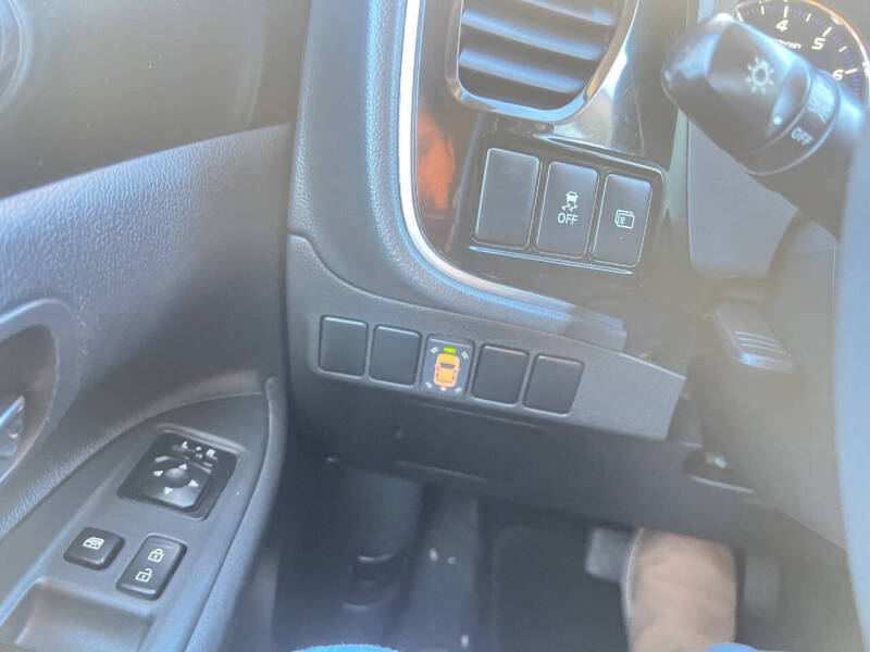 2019 Mitsubishi Outlander ES