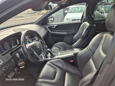 2016 Volvo XC60 T6 Drive-E R-Design Platinum