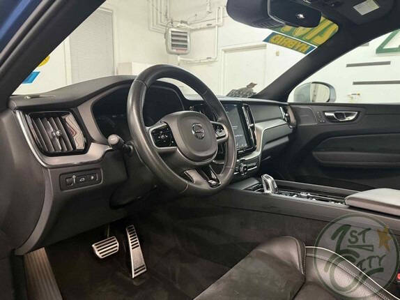 2019 Volvo XC60 T8 eAWD R-Design