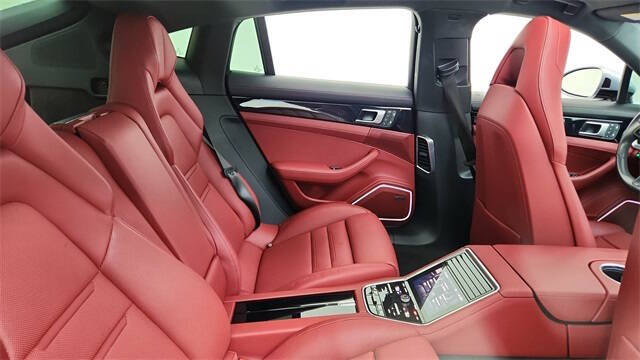 2023 Porsche Panamera Platinum Edition