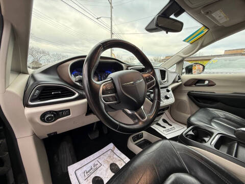 2017 Chrysler Pacifica Touring-L