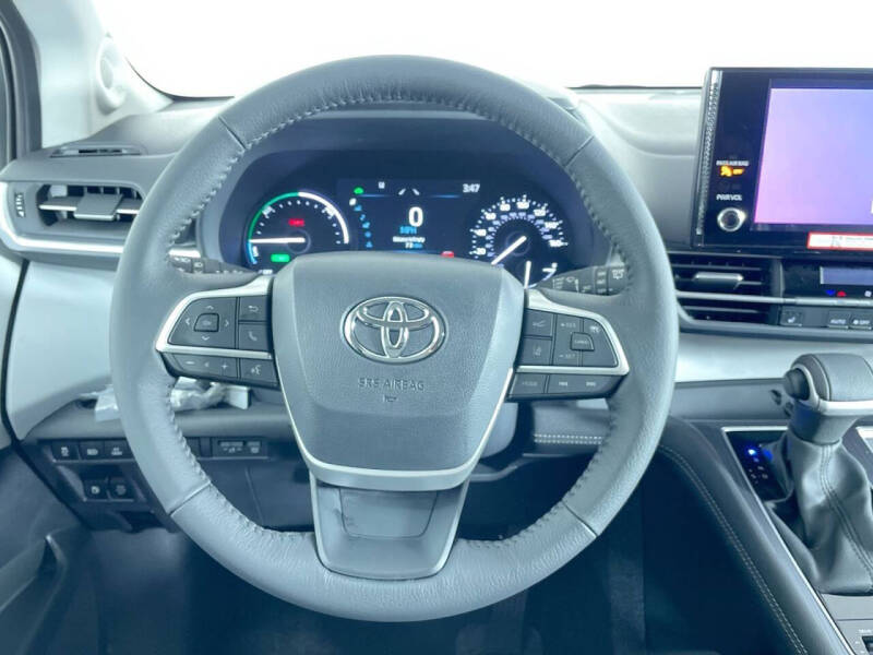 2025 Toyota Sienna XLE 7-Passenger