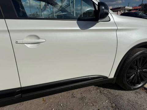 2020 Mitsubishi Outlander LE