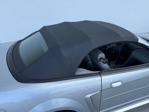 2003 Ford Mustang Deluxe