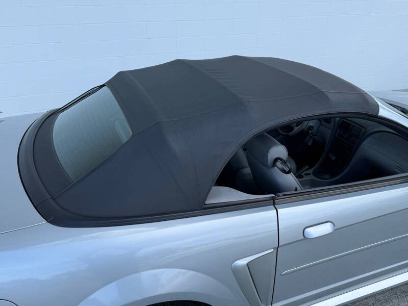 2003 Ford Mustang Deluxe