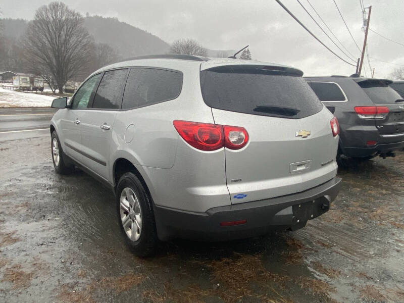 2011 Chevrolet Traverse LS