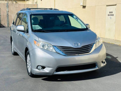 2012 Toyota Sienna XLE 8-Passenger