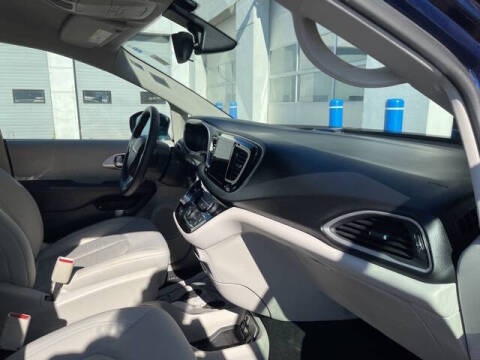 2017 Chrysler Pacifica Hybrid Touring Plus